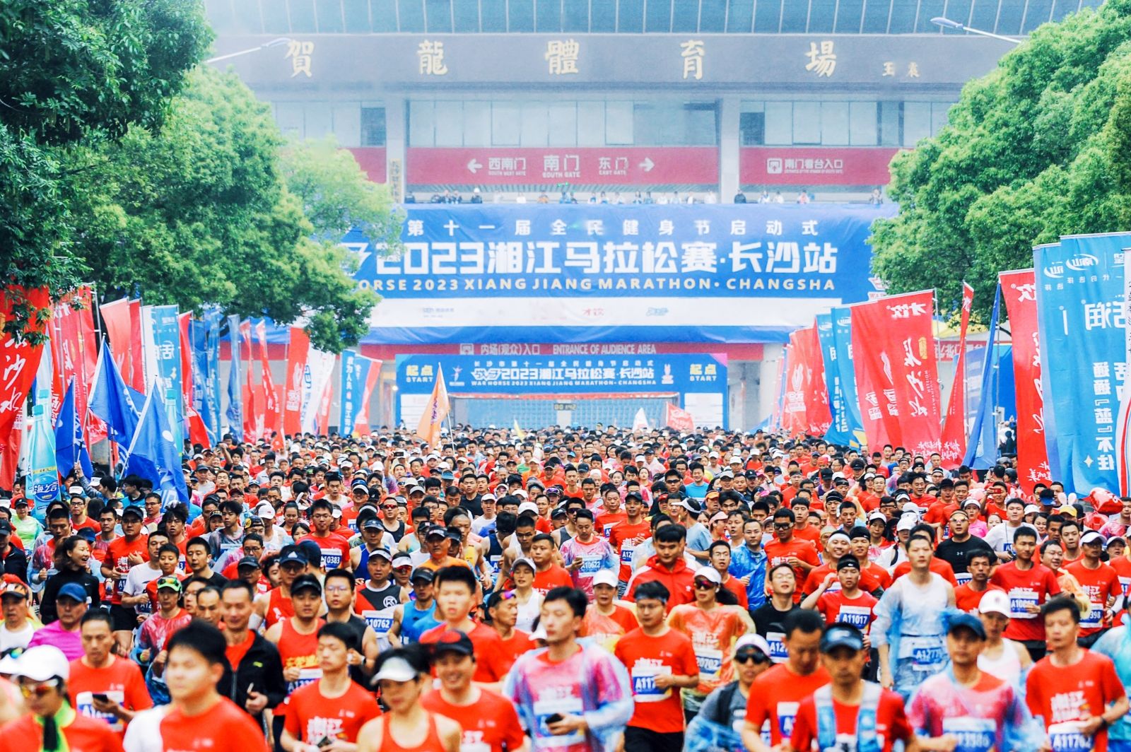 敢為人先·與湘江奔跑！戰(zhàn)馬2023湘江馬拉松賽長沙站圓滿落幕